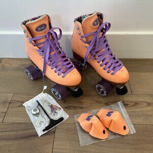 Moxi Beach Bunny Roller Skates, Peach Blanket, Size 7 (fits like 8), like new